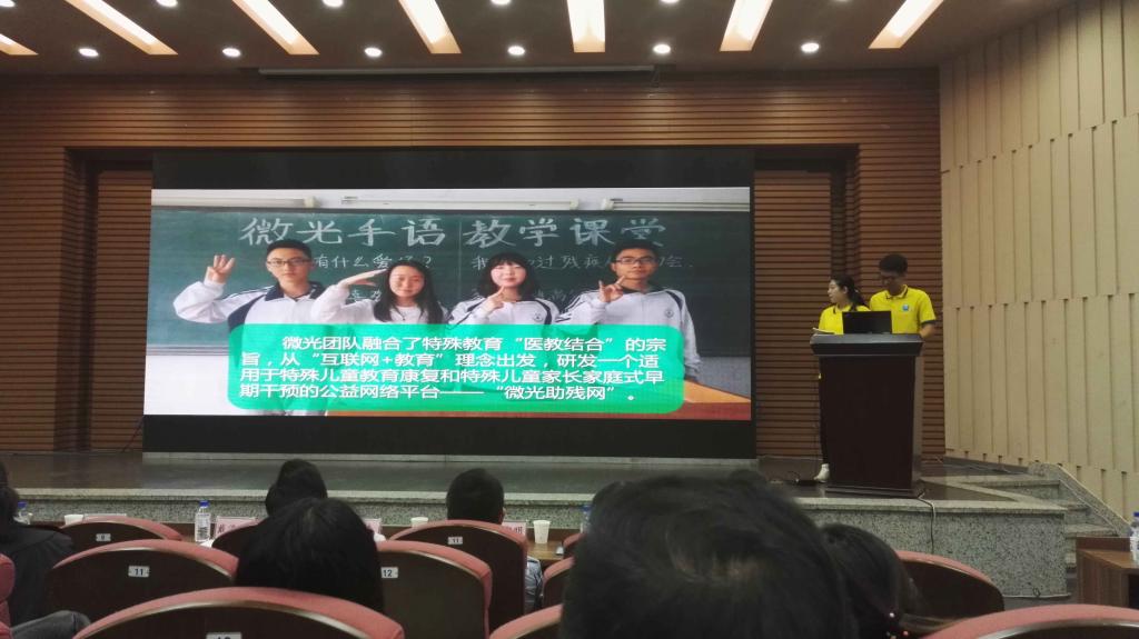 答辩现场(摄影:高帅)