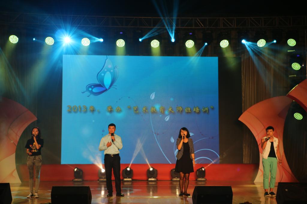 12.结尾曲《国教大家庭》(摄影:鲁毅光)