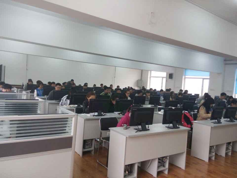 数学建模竞赛比赛现场(摄影:齐丹丹)